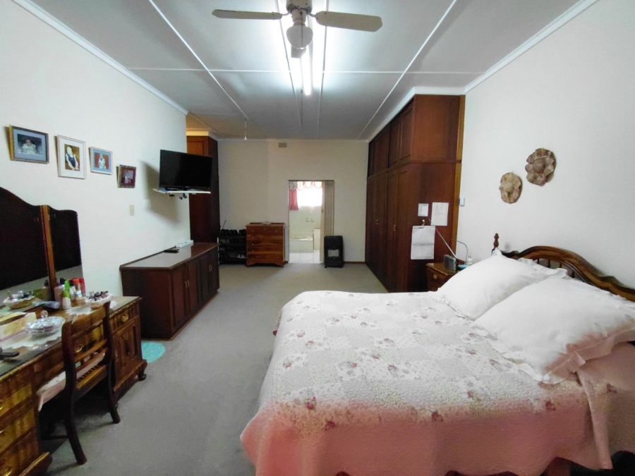 4 Bedroom Property for Sale in Wilgenhof Free State